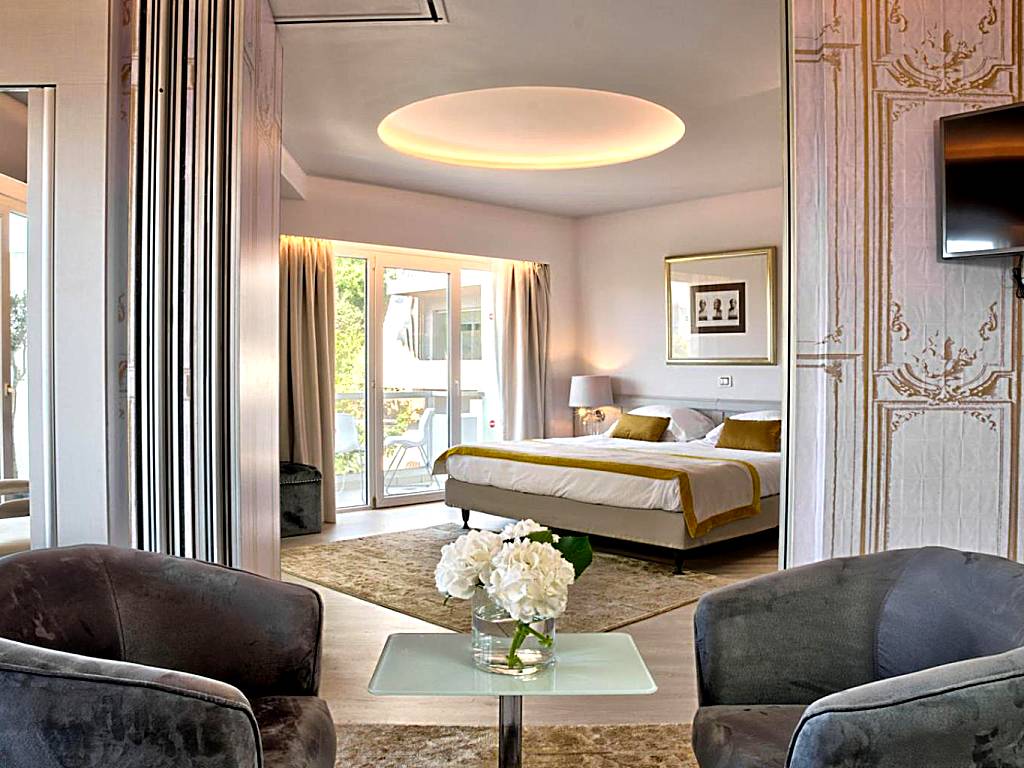 St George Lycabettus Lifestyle Hotel: Deluxe Suite with Corner Balcony & Lycabettus Hill View