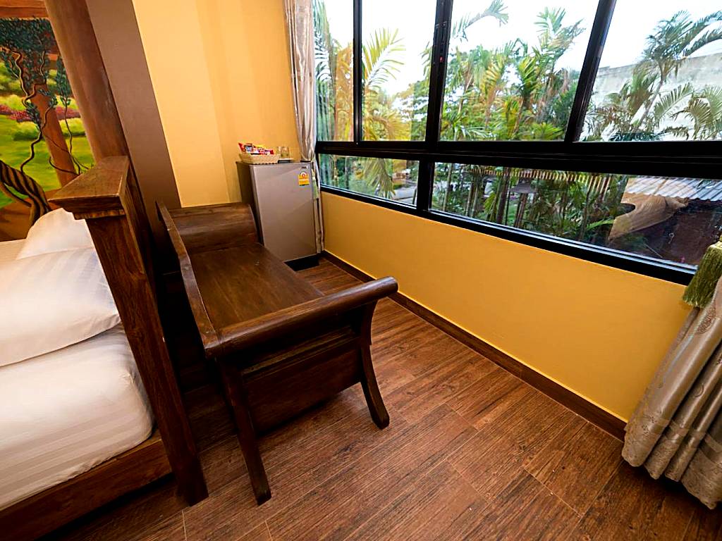 Thongtara House Boutique Srinakarin: Deluxe Double Room with Balcony
