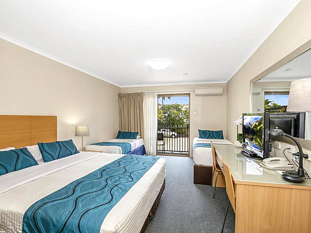 Best Western Airport 85 Motel: Standard Room with 1 King and 2 Single Beds