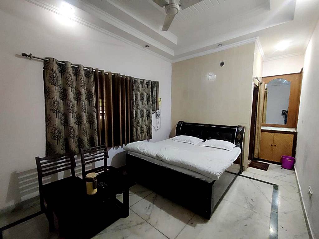 Hotel Guru Kripa: Deluxe Double Room