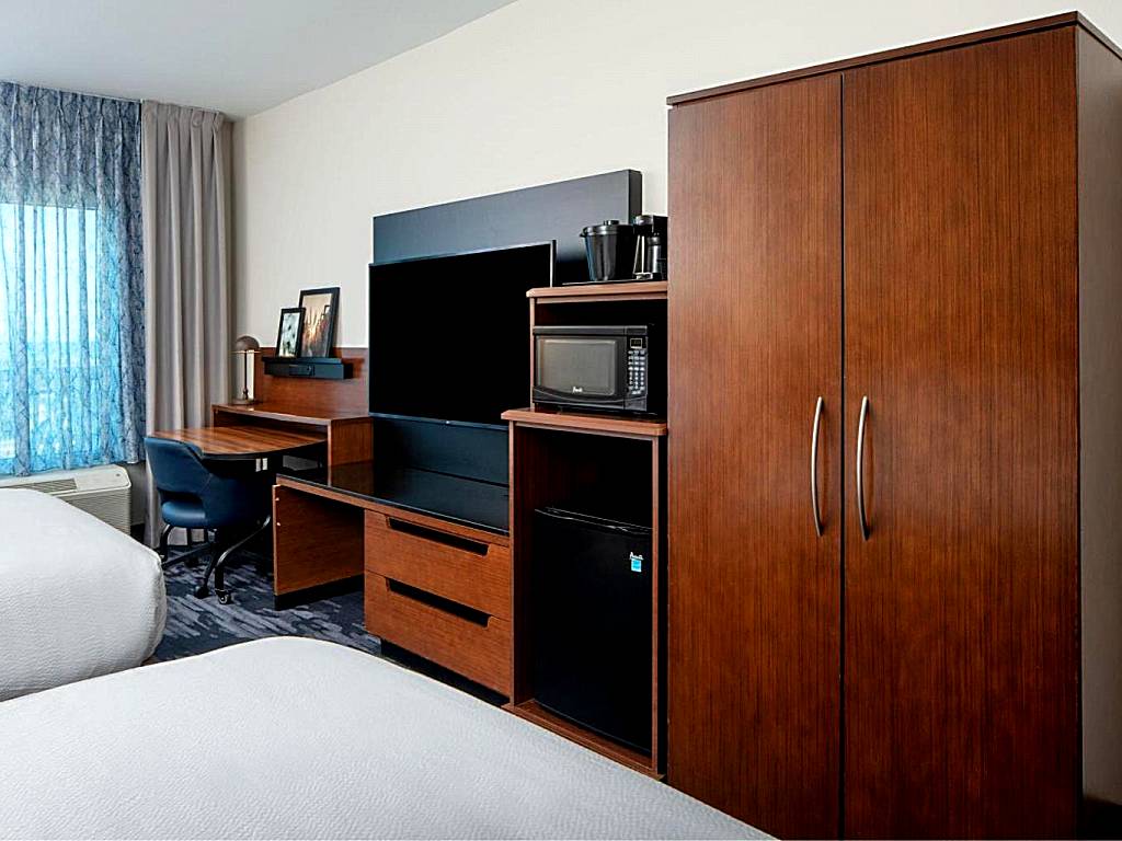 Fairfield Inn & Suites by Marriott Destin: Queen Room with Balcony