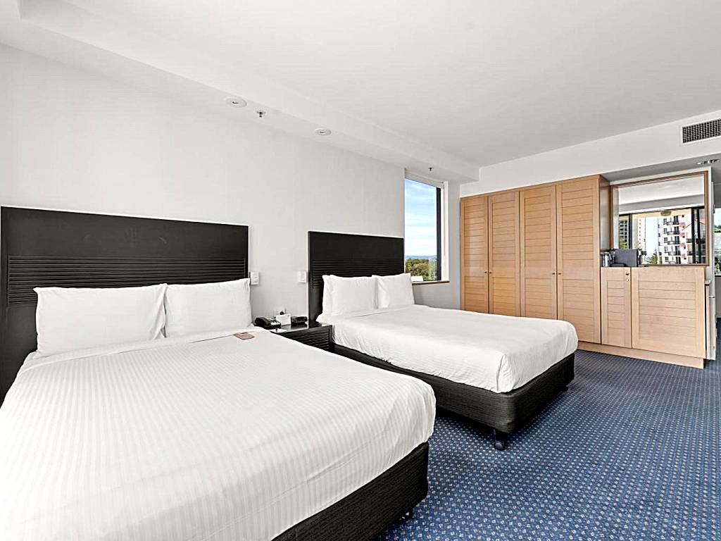 Crowne Plaza Surfers Paradise: Standard Low Floor Double Room with Two Double Beds