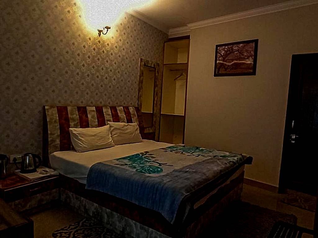 Kasauli Nature Inn: Deluxe Room