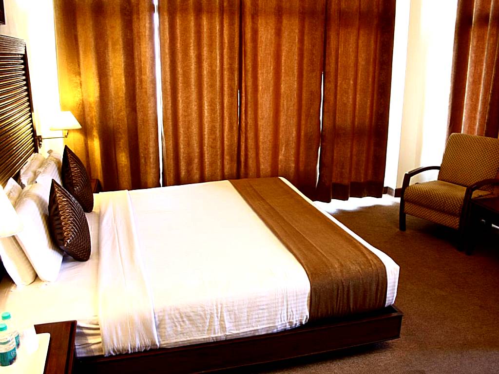 Kasauli Castle Resort: Suite with Balcony