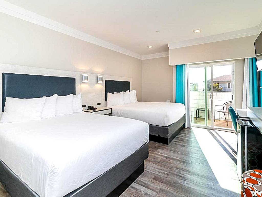 Art Hotel Laguna Beach: Two Queen Room with Balcony, Pet Friendly 