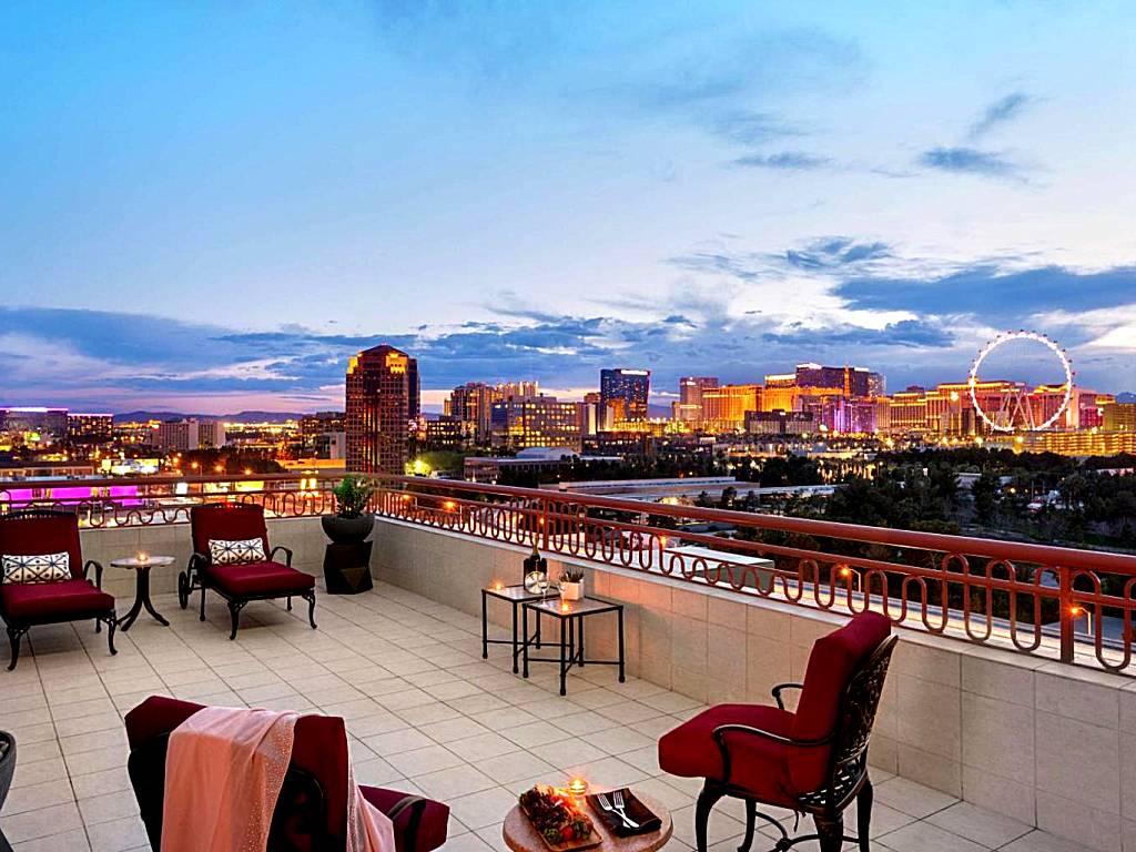 Embassy Suites by Hilton Convention Center Las Vegas: Non-Smoking King Suite with Balcony