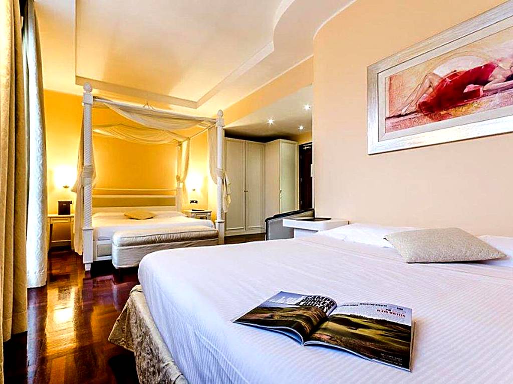 Hotel Silver Milano: Family Room with Balcony