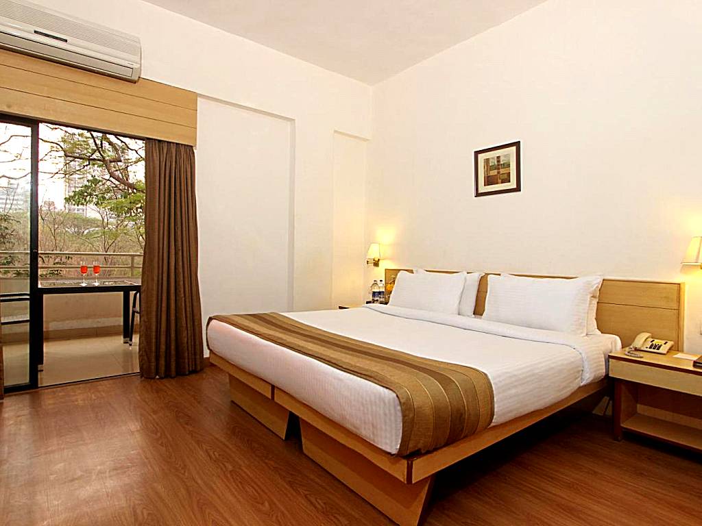 Hotel Phoenix Koregaon Park: Semi Deluxe Double or Twin Bed with Balcony