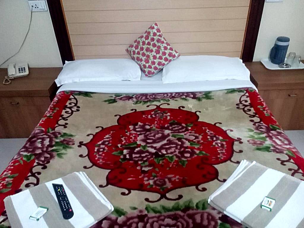 Hotel Preethi Palace: Standard Double Room