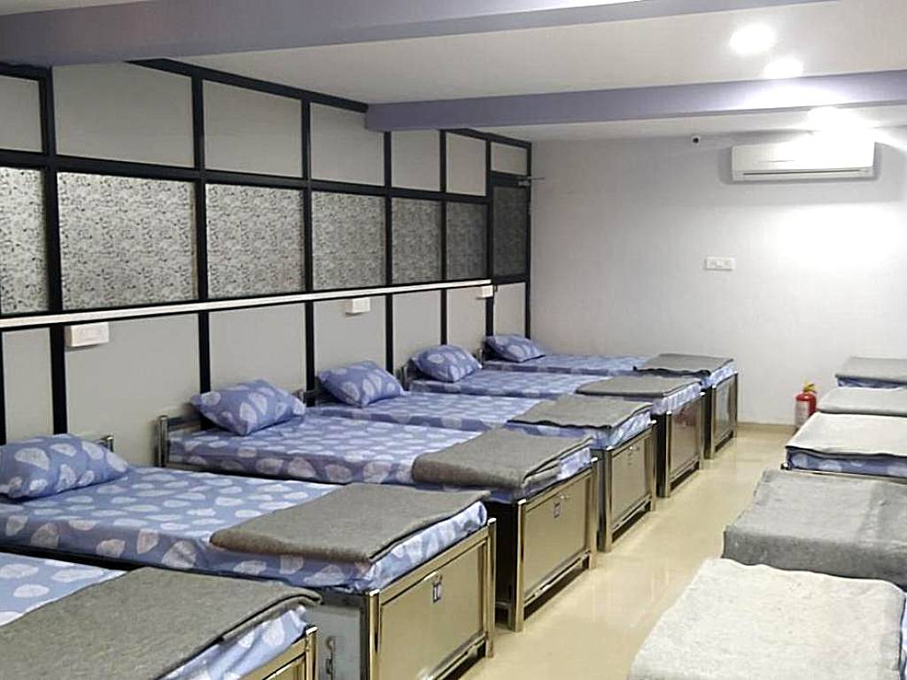 Shiv Sai Dormitory: Bed in Male Dormitory Room - single occupancy