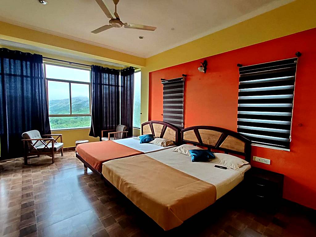 Vaga Hills Resort: Family Room with Mountain View