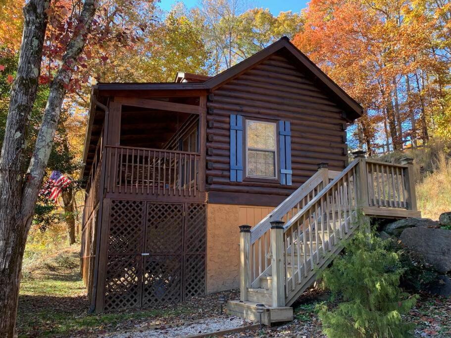 Log Cabin Walkable to Lake Lure & Chimney Rock - Blue Skies