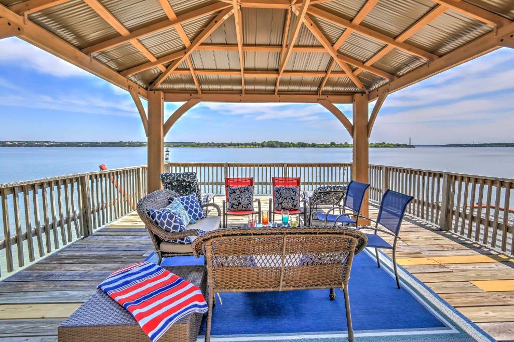 Newly Remodeled Lakefront Granbury Escape with Dock!