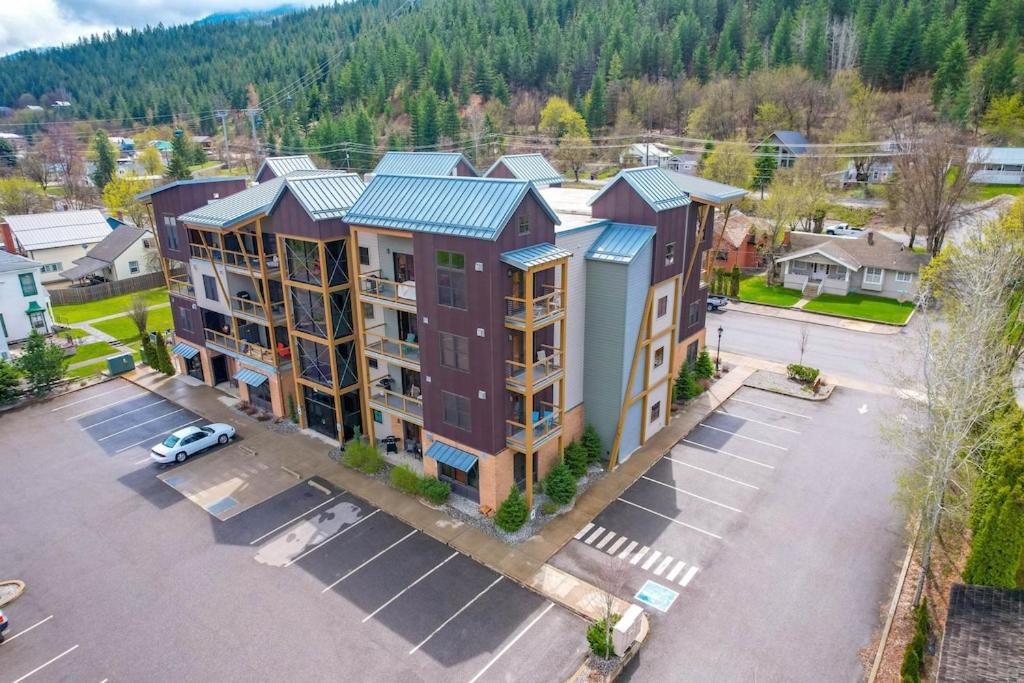 Large Upscale Condo with Full Kitchen Ski Silver Mountain Beautiful Views