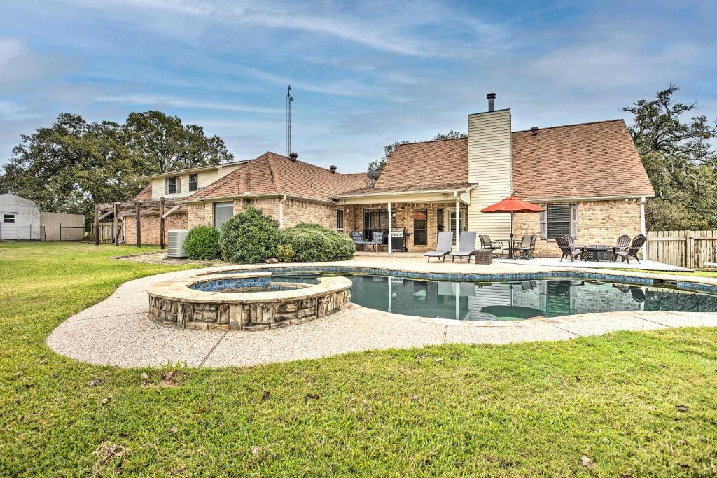 Gainesville Home with Outdoor Oasis, 16 Mi to Lake