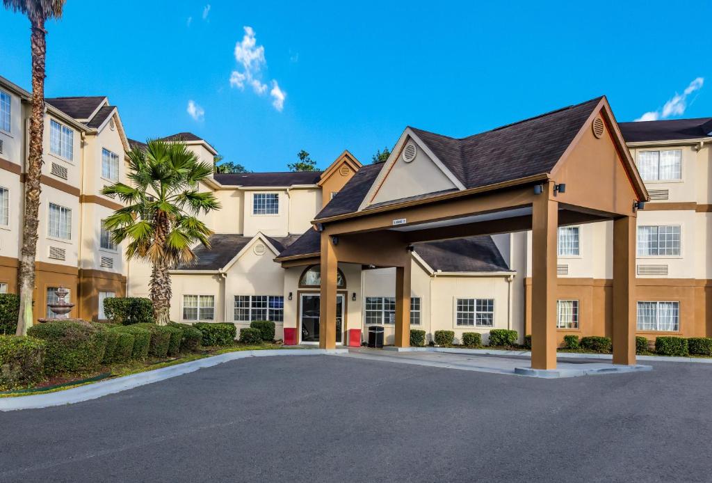 Red Roof Inn PLUS+ & Suites Savannah – I-95