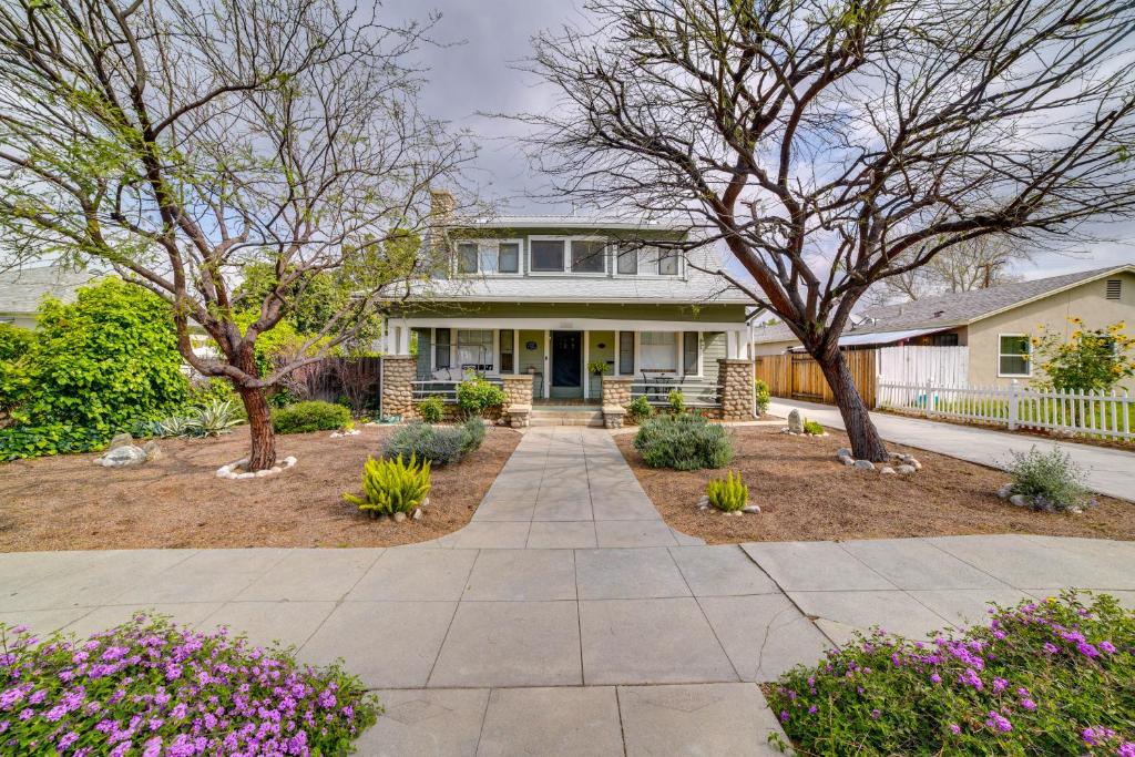 Charming Redlands Duplex Near Park with Shared Yard